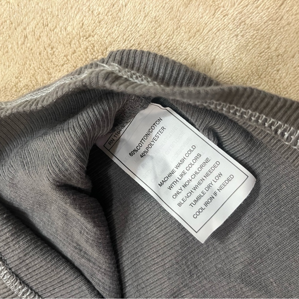Grey tank top - Picture 3 of 3